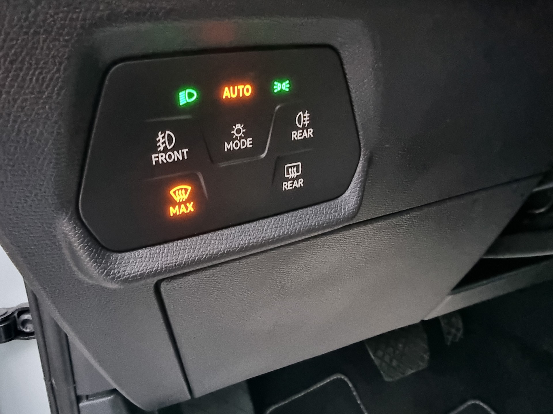 SEAT Leon ST 1.5 eTSI mHEV DSG Style-image-3