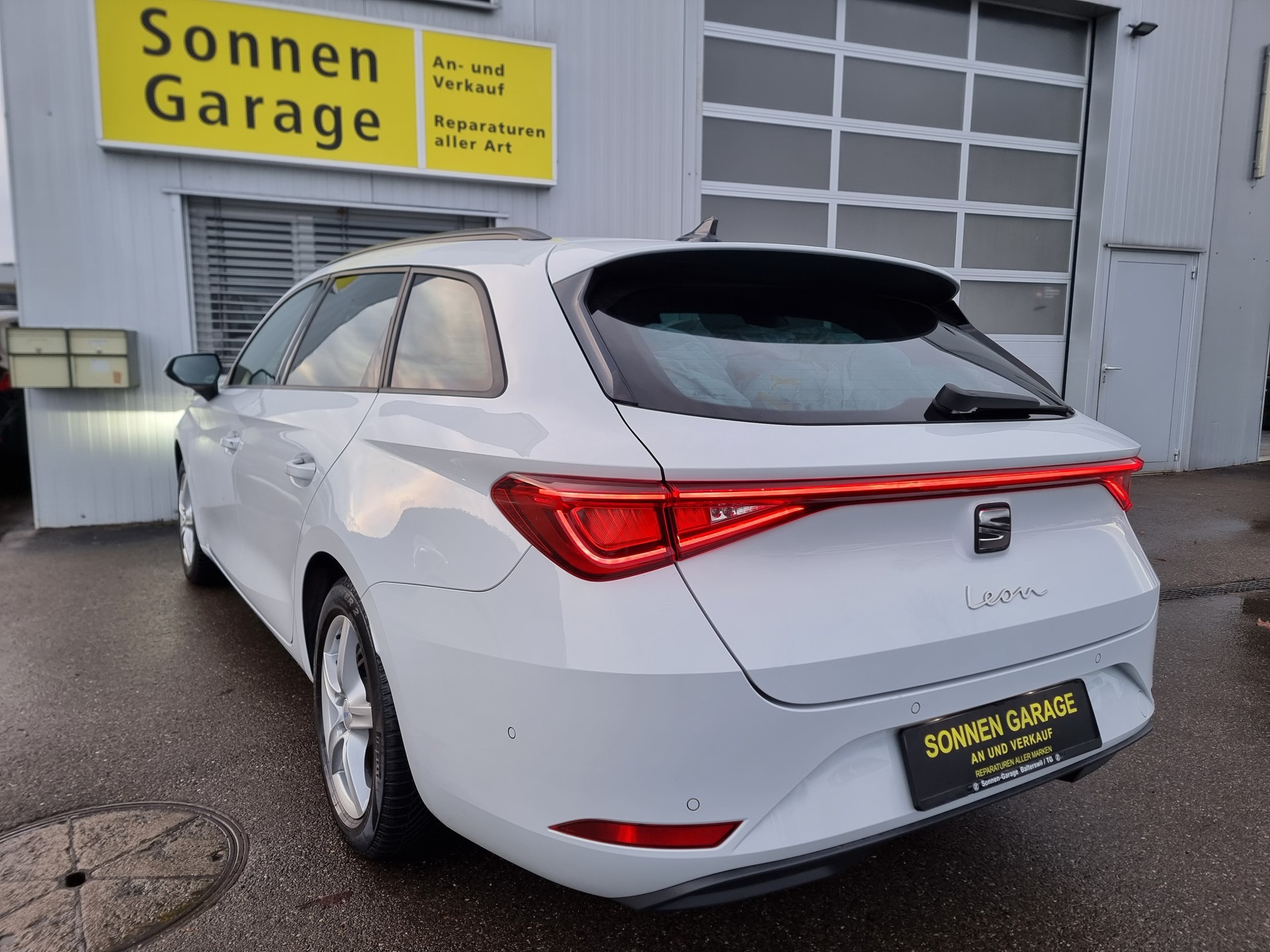 SEAT Leon ST 1.5 eTSI mHEV DSG Style-image-9