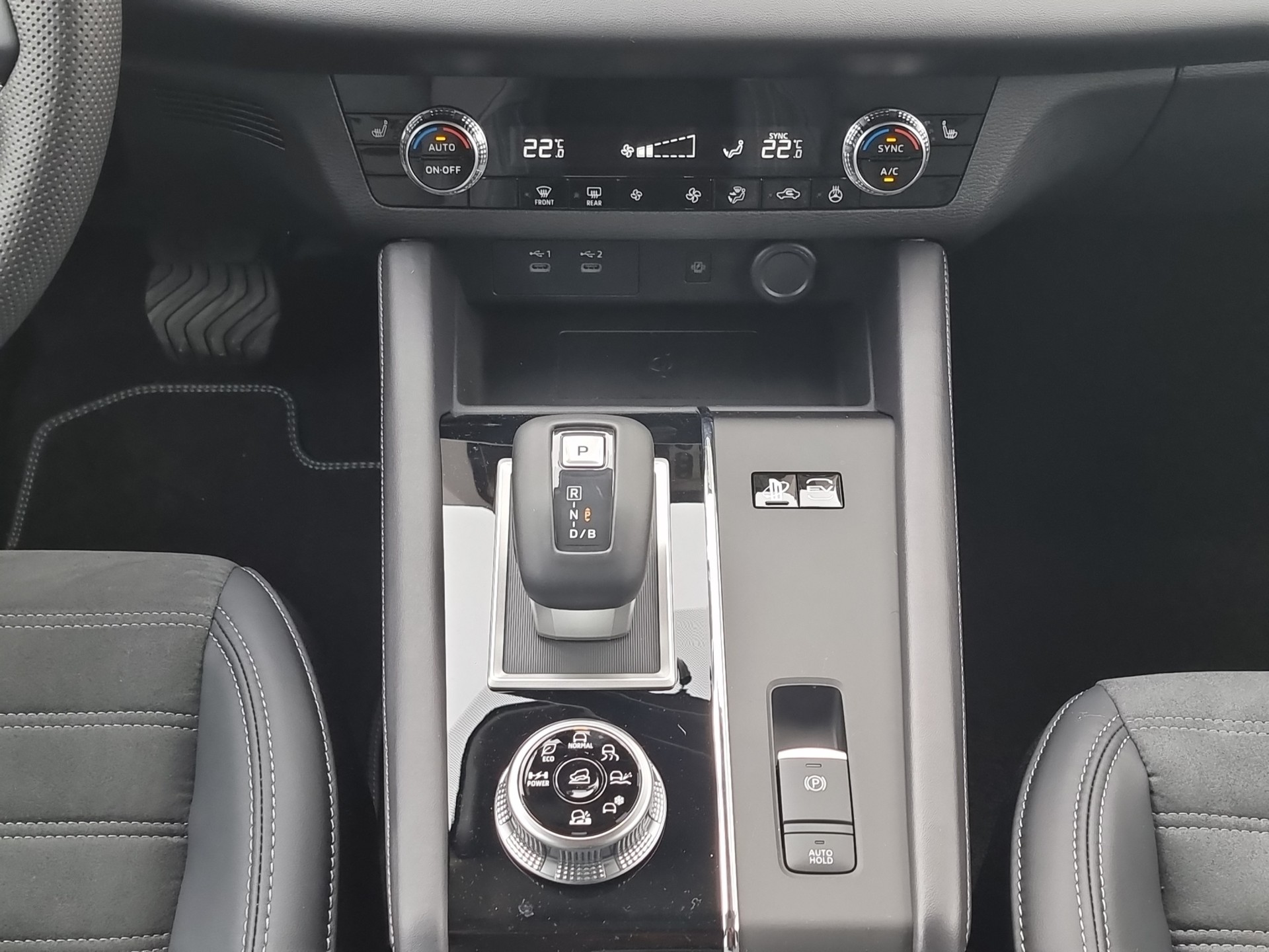 MITSUBISHI Outlander 2.4 PHEV Invite 4x4-image-9