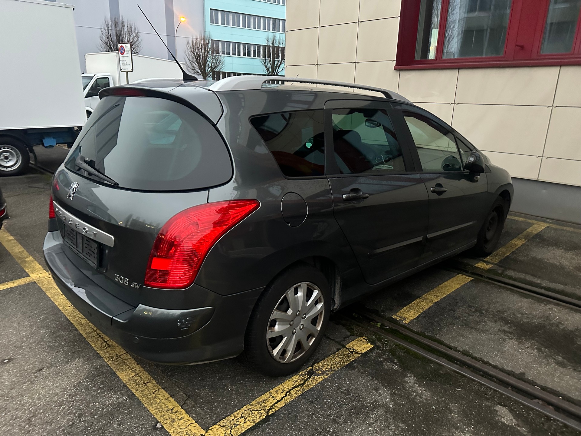 PEUGEOT 308 SW 2.0 HDI Sport Automatic-image-3