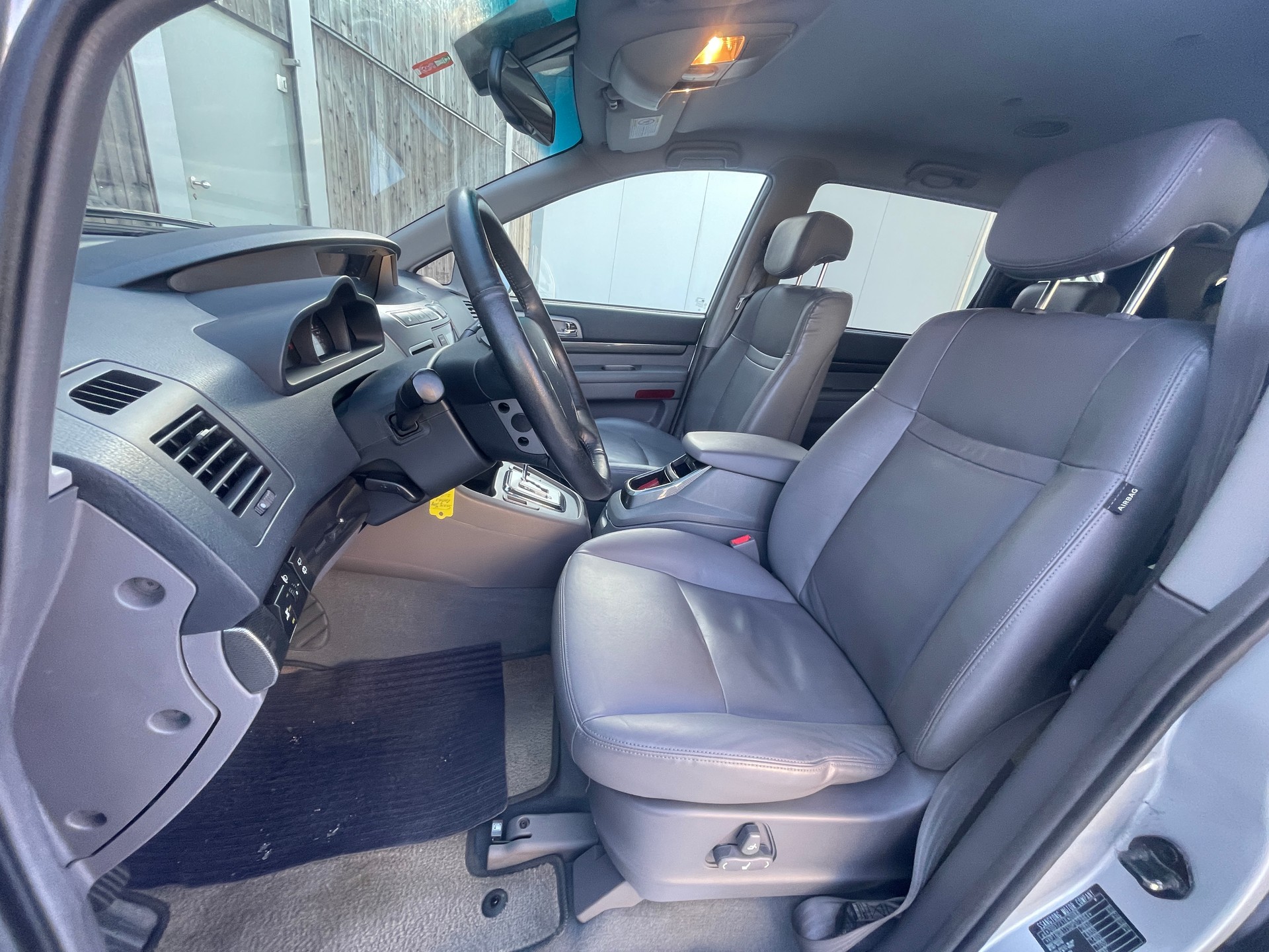 KGM-SsangYong Rodius SV200 e-XDi Sapphire 4WD E-Tronic-image-10