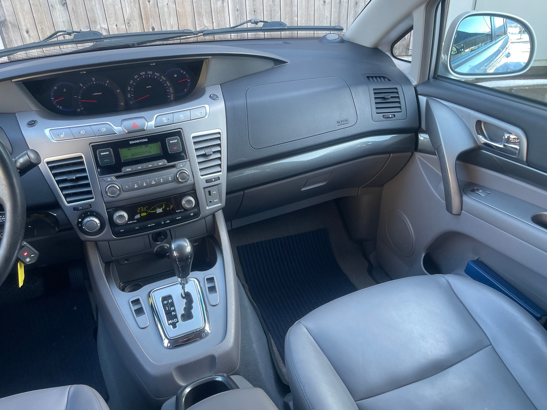 KGM-SsangYong Rodius SV200 e-XDi Sapphire 4WD E-Tronic-image-14