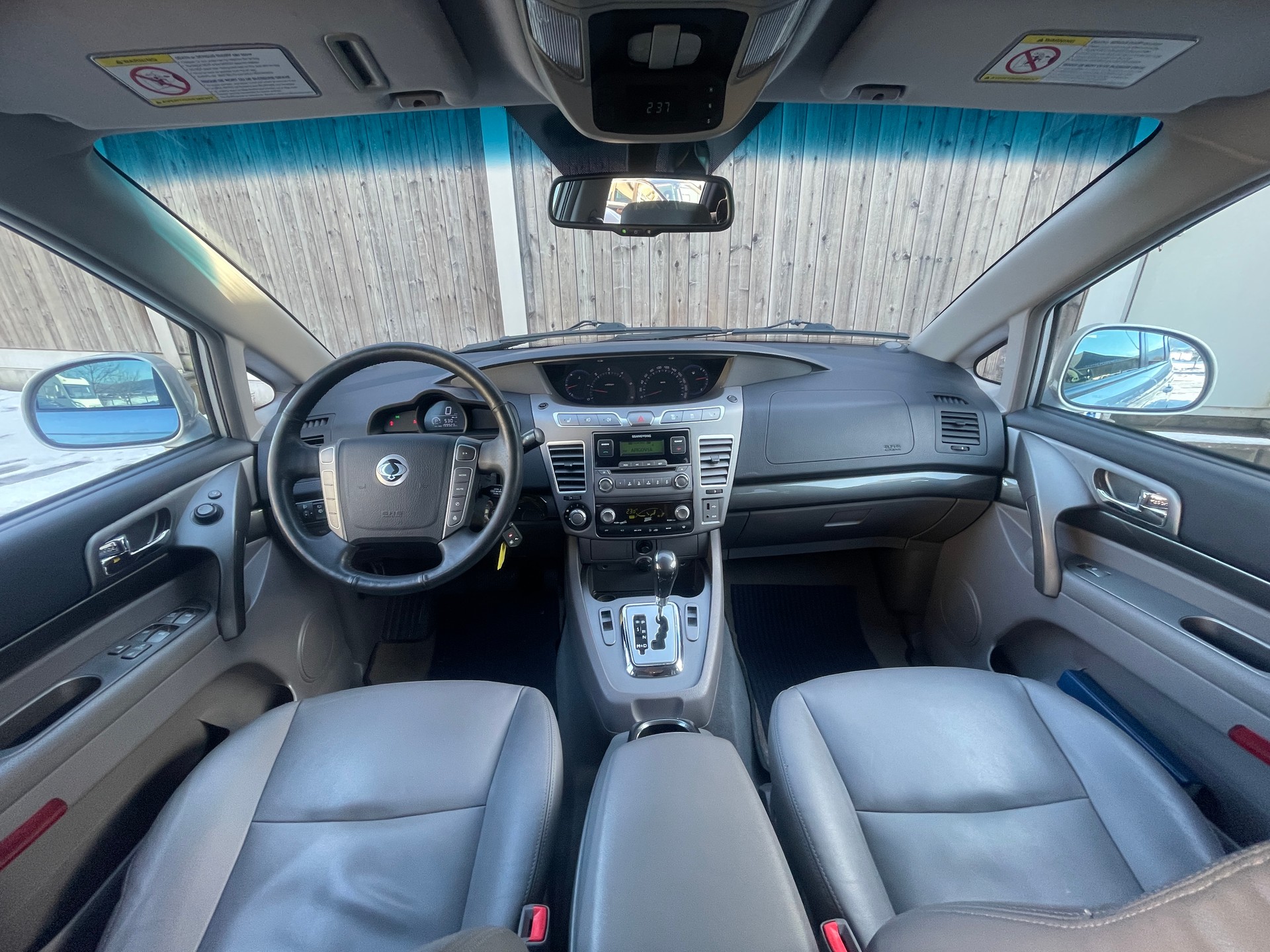 KGM-SsangYong Rodius SV200 e-XDi Sapphire 4WD E-Tronic-image-13