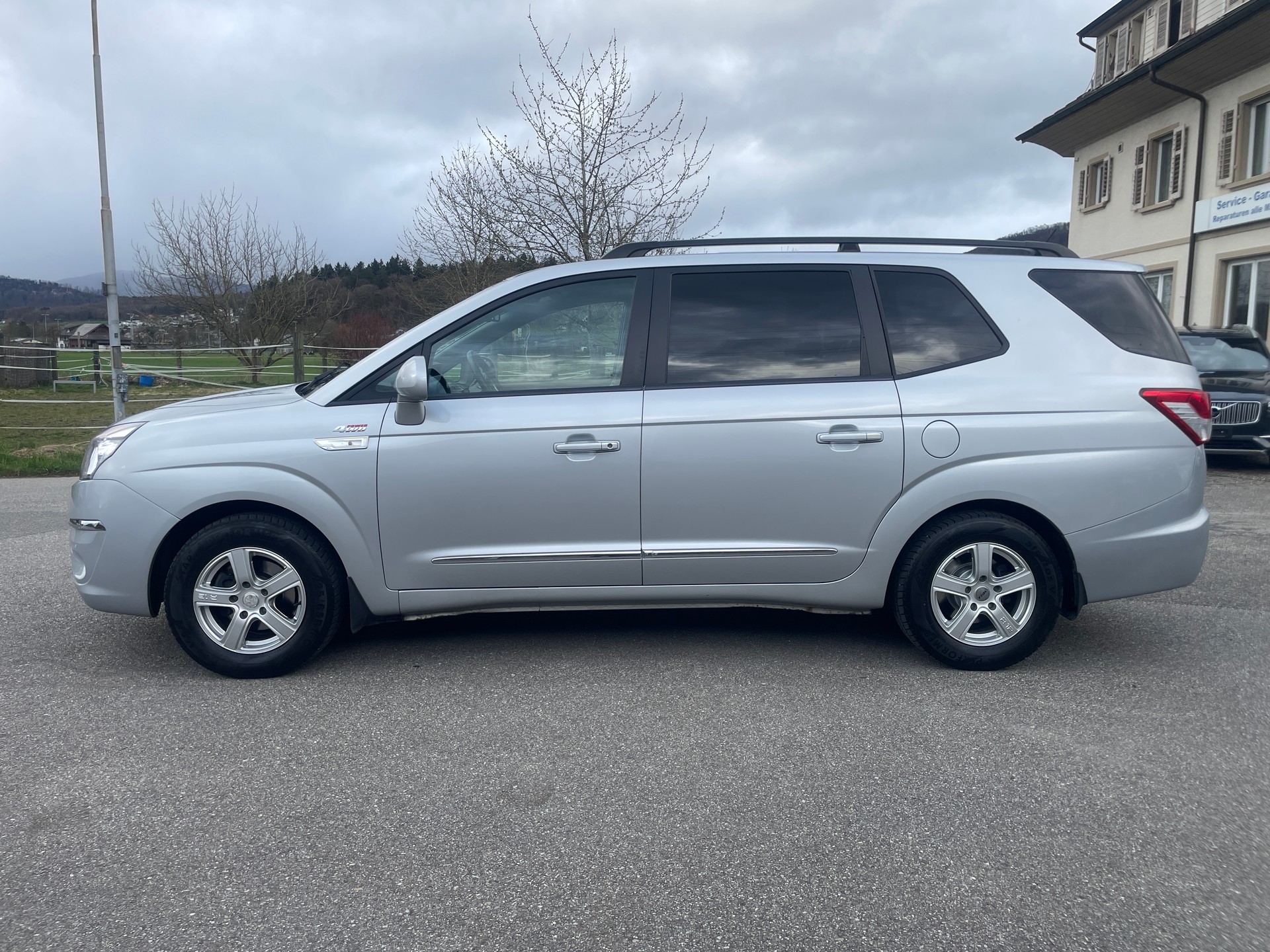 KGM-SsangYong Rodius SV200 e-XDi Sapphire 4WD E-Tronic-showroom-element-2