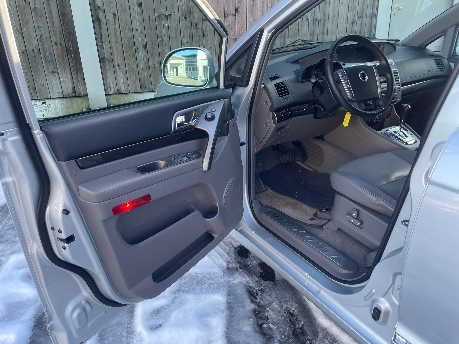 KGM-SsangYong Rodius SV200 e-XDi Sapphire 4WD E-Tronic-image-9