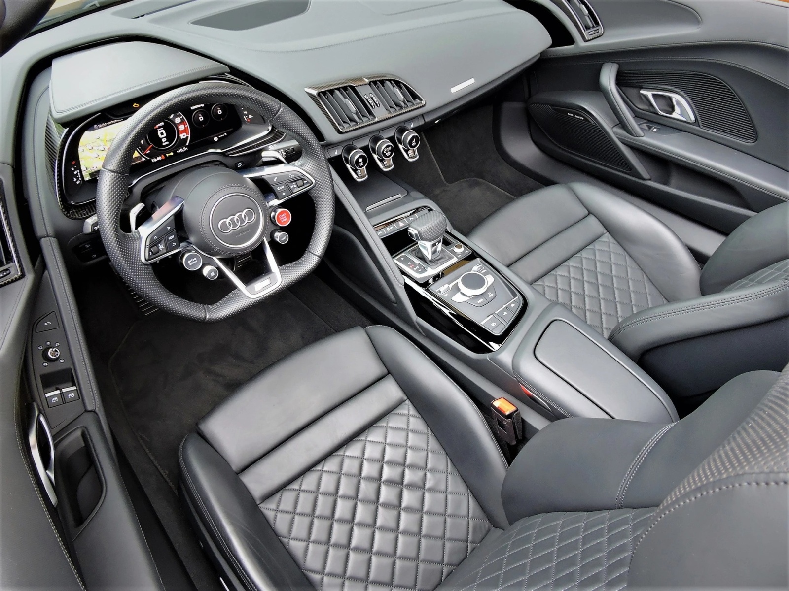 AUDI R8 Spyder 5.2 FSI V10 performance quattro S-Tronic-image-10