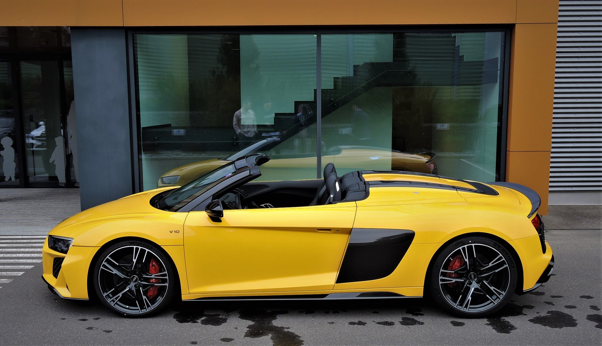 AUDI R8 Spyder 5.2 FSI V10 performance quattro S-Tronic-image-6