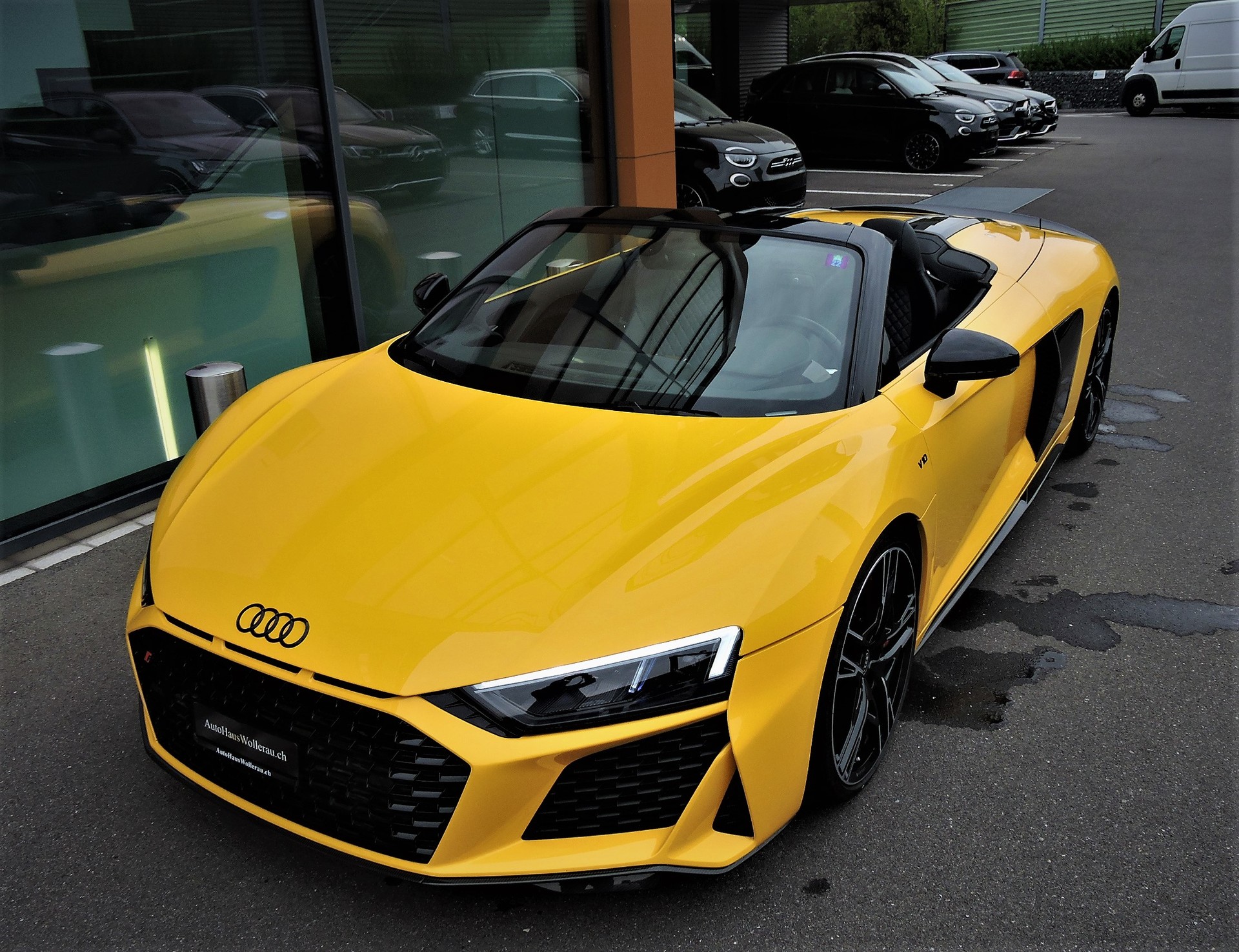 AUDI R8 Spyder 5.2 FSI V10 performance quattro S-Tronic-image-14