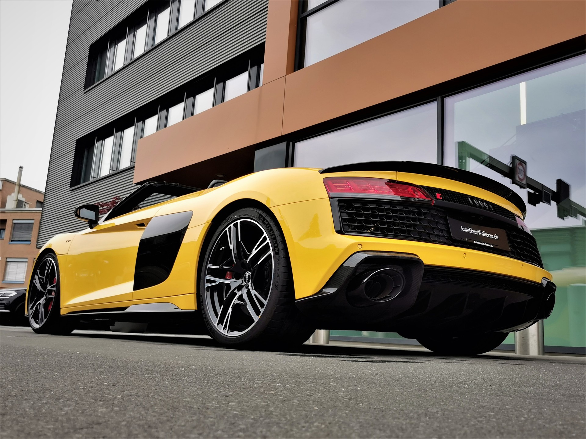 AUDI R8 Spyder 5.2 FSI V10 performance quattro S-Tronic-image-21