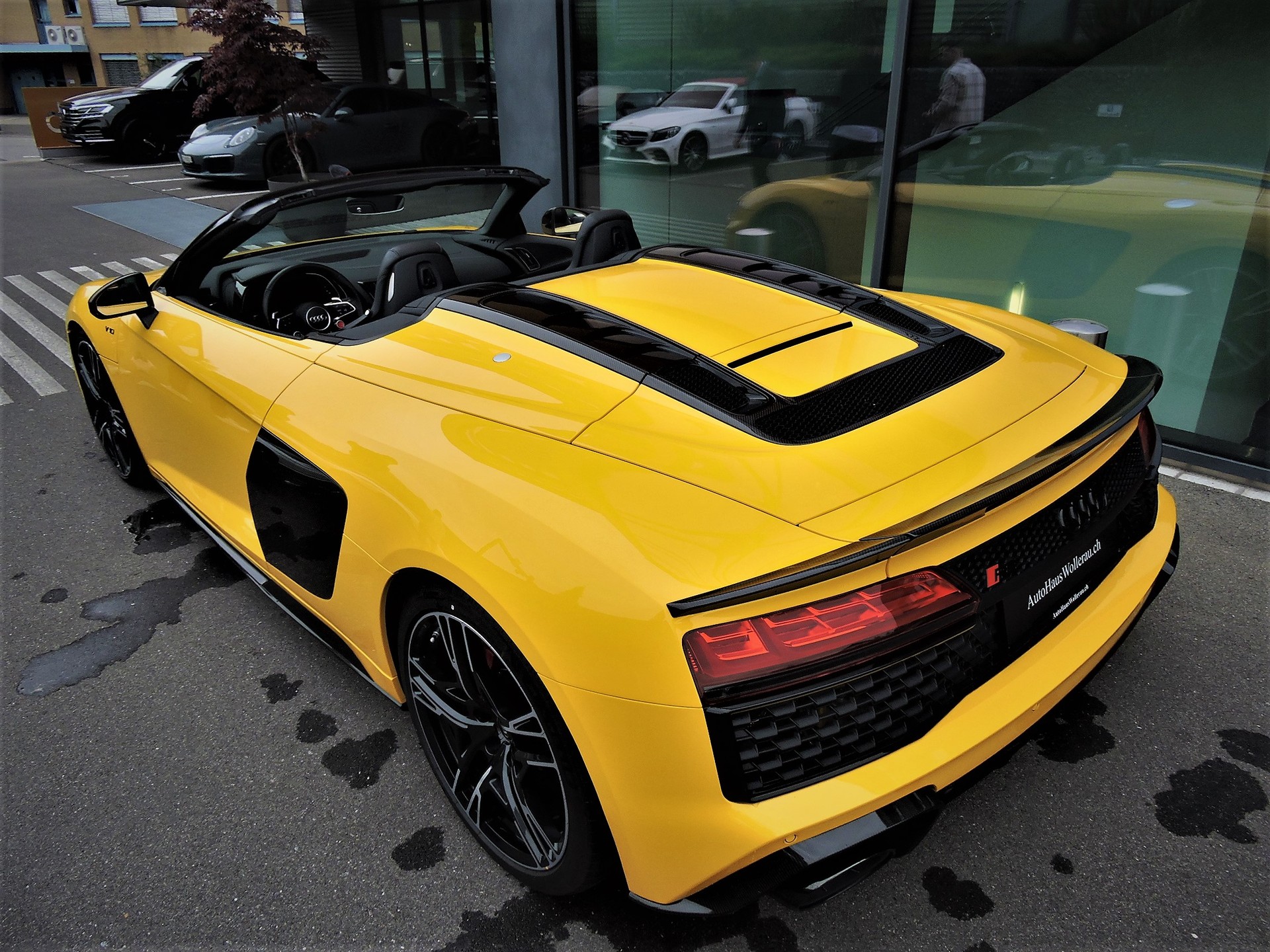 AUDI R8 Spyder 5.2 FSI V10 performance quattro S-Tronic-image-12