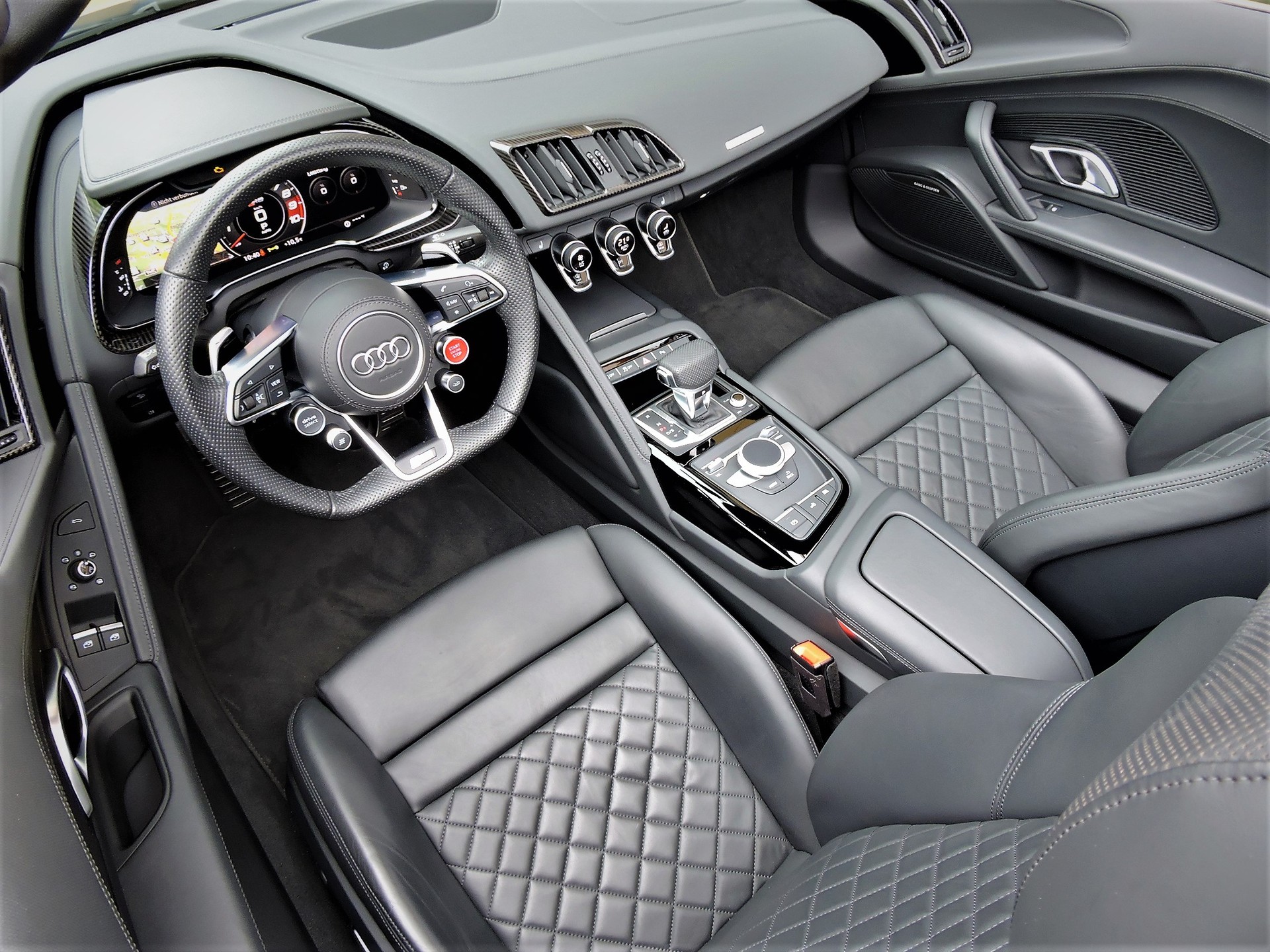 AUDI R8 Spyder 5.2 FSI V10 performance quattro S-Tronic-image-8