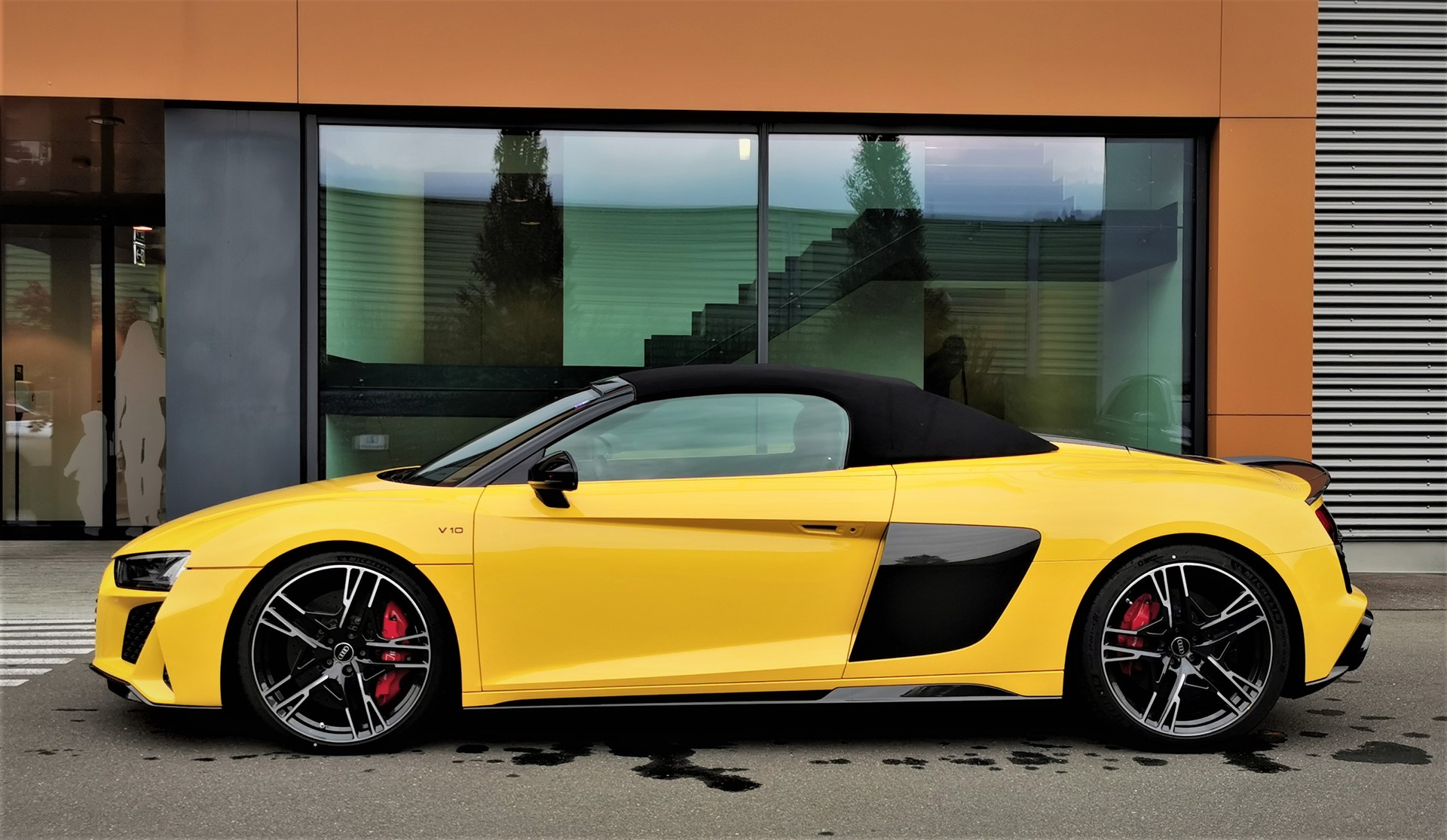 AUDI R8 Spyder 5.2 FSI V10 performance quattro S-Tronic-image-18