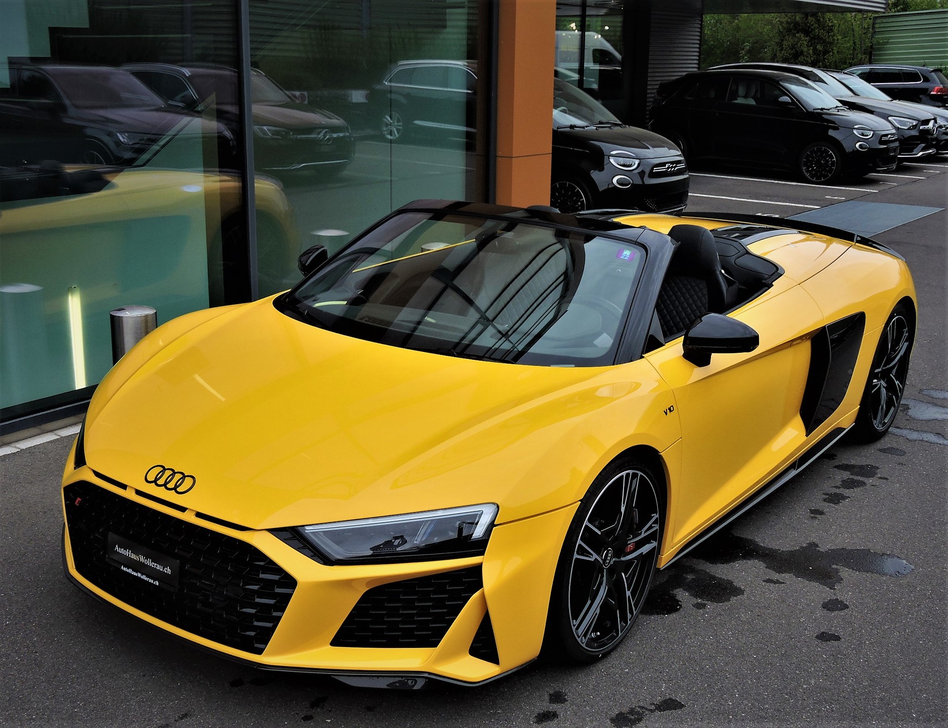 AUDI R8 Spyder 5.2 FSI V10 performance quattro S-Tronic-image-4