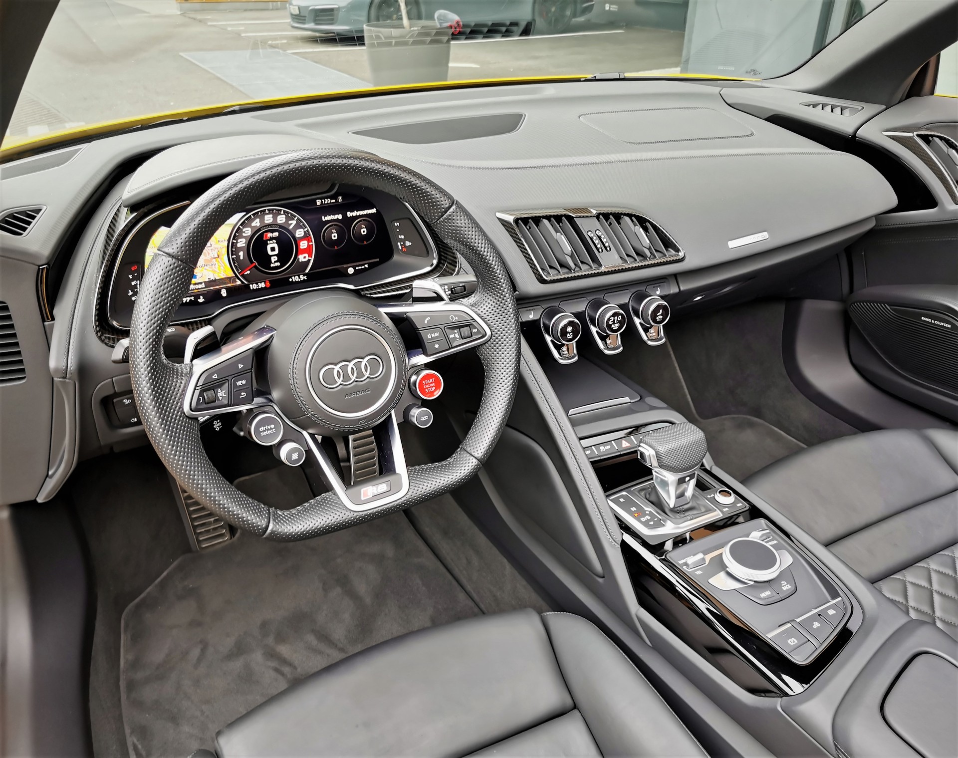 AUDI R8 Spyder 5.2 FSI V10 performance quattro S-Tronic-image-23