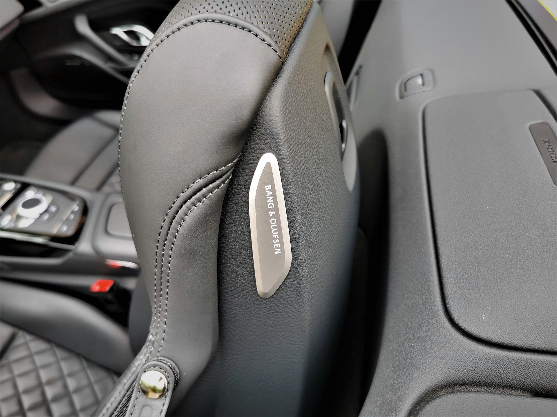 AUDI R8 Spyder 5.2 FSI V10 performance quattro S-Tronic-image-24