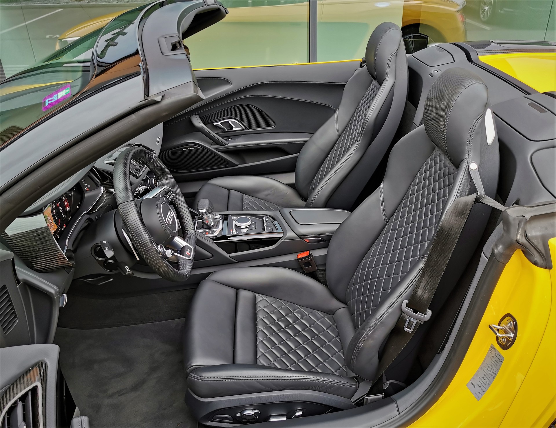AUDI R8 Spyder 5.2 FSI V10 performance quattro S-Tronic-image-22