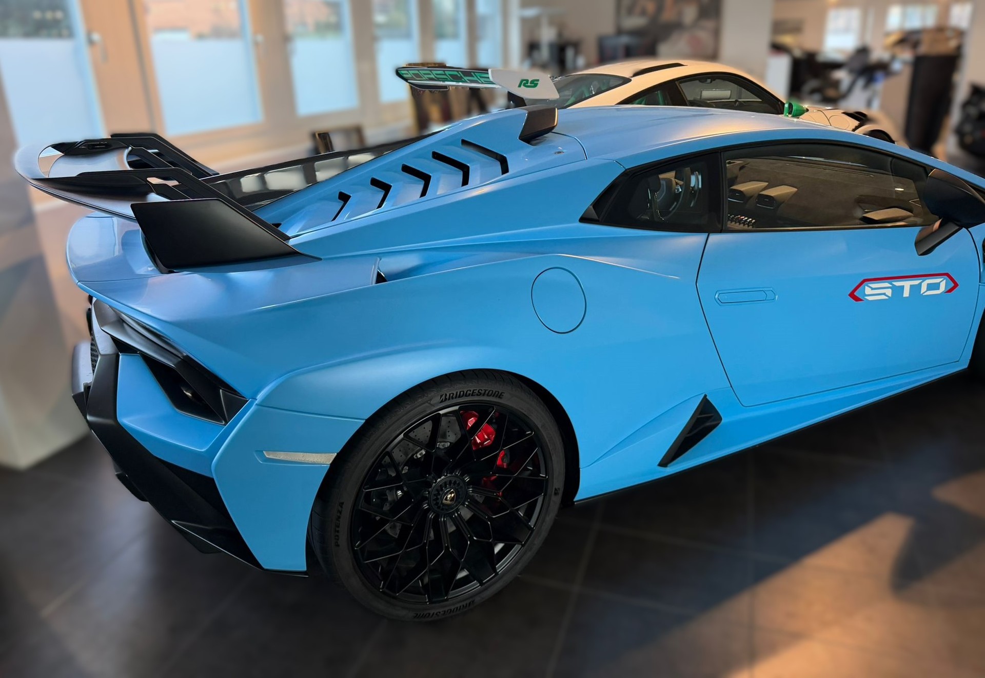 LAMBORGHINI Huracan Coupé 5.2 STO-showroom-element-2