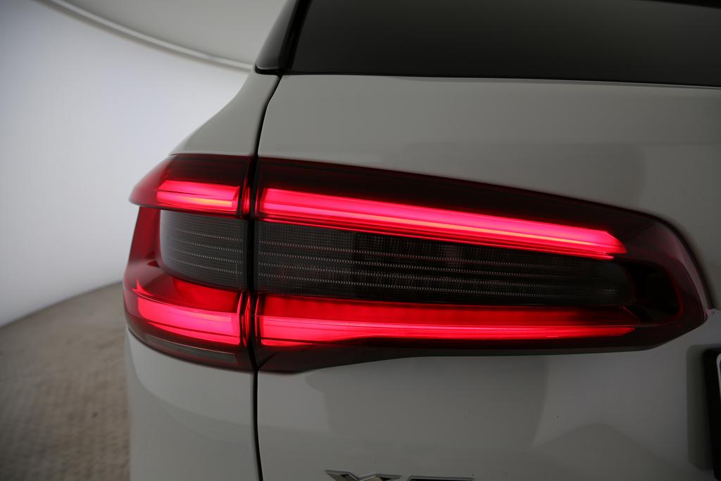 BMW X5 40d xDrive SAG-image-16