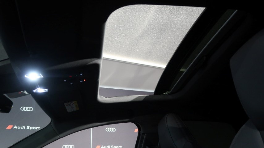 AUDI RS3 Sportback 2.5 TSI quattro S-tronic-image-9