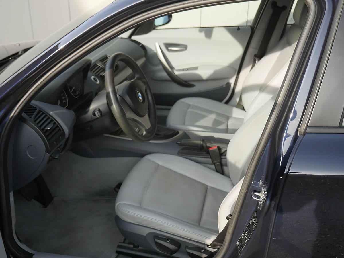 BMW 120i-image-8