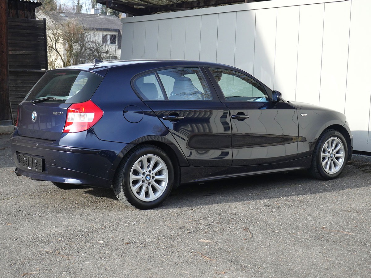 BMW 120i-image-5