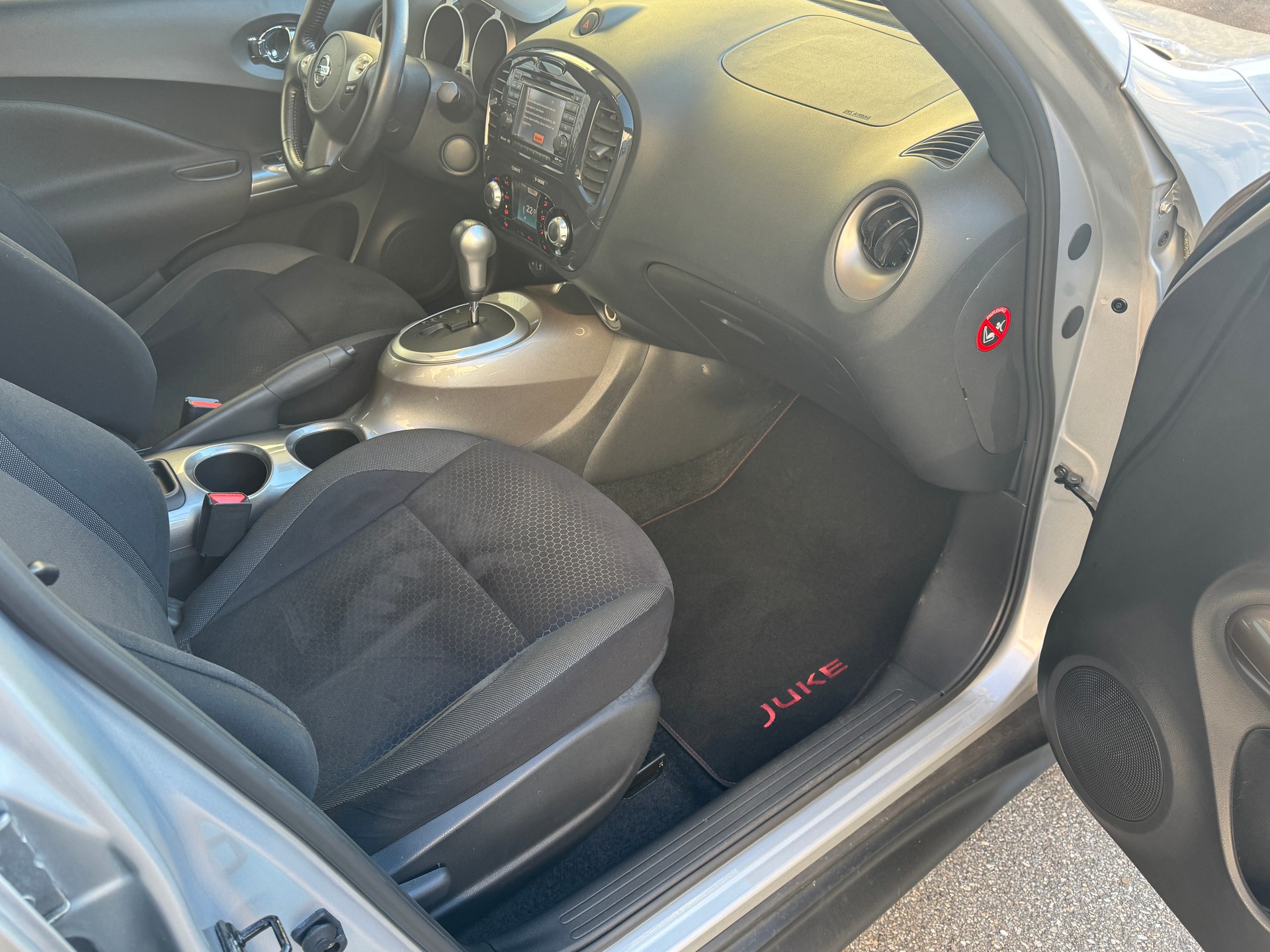 NISSAN Juke 1.6 DIG-T tekna 4x4 Xtronic M-CVT-image-2