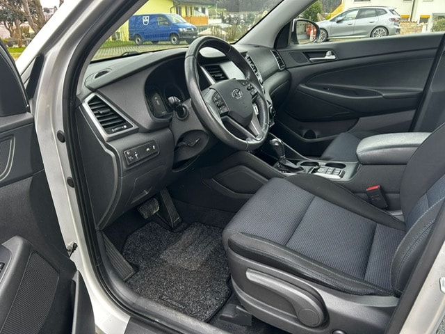 HYUNDAI Tucson 2.0 CRDI Plena 4WD Automatic-image-3