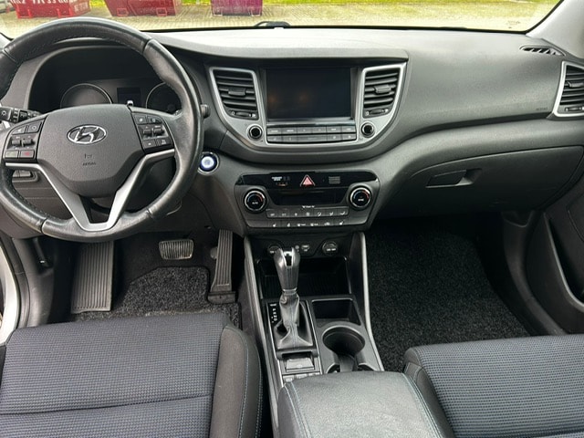 HYUNDAI Tucson 2.0 CRDI Plena 4WD Automatic-image-4