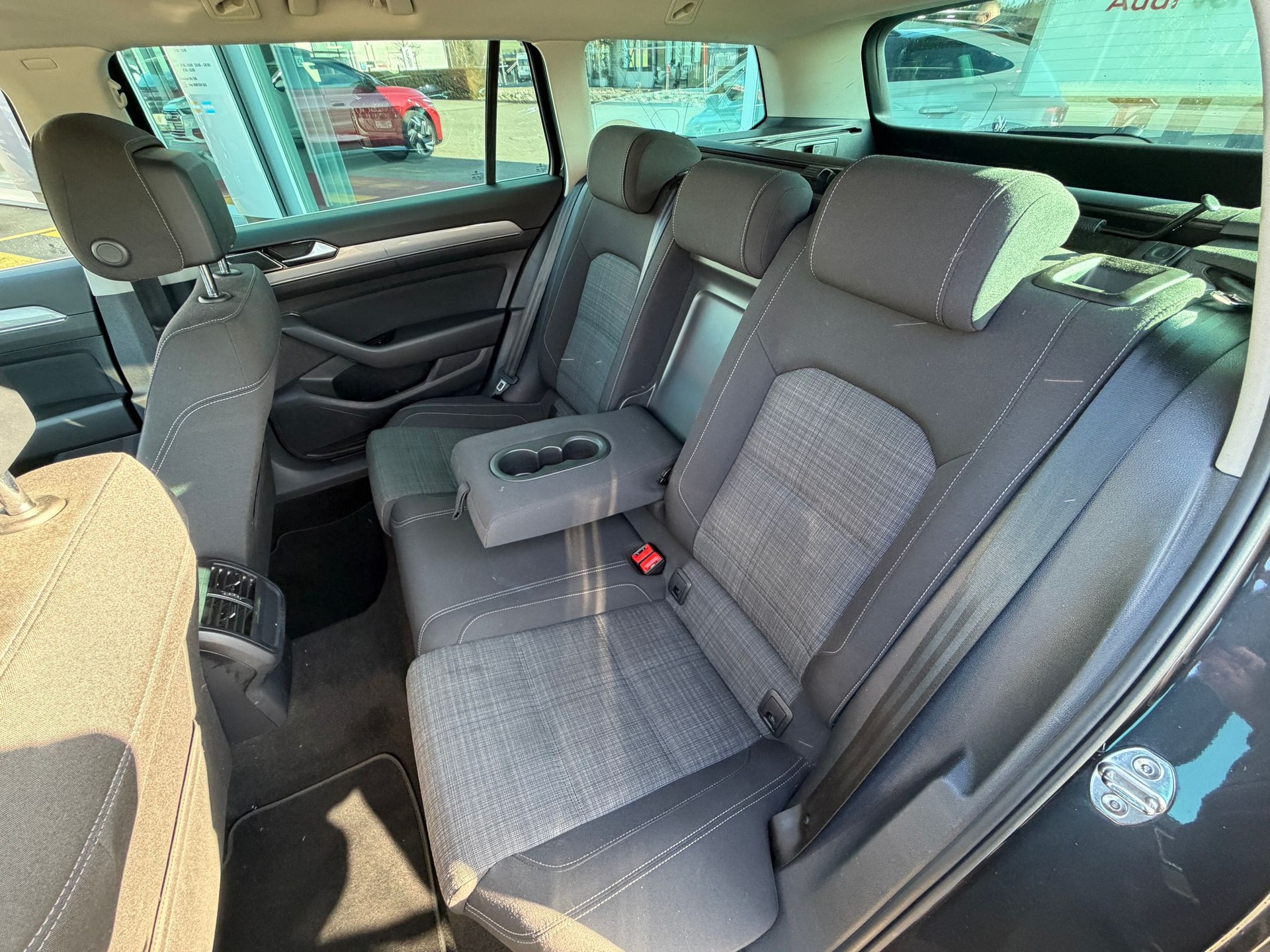 VW Passat 2.0 TDI BMT Business 4Motion DSG-image-22