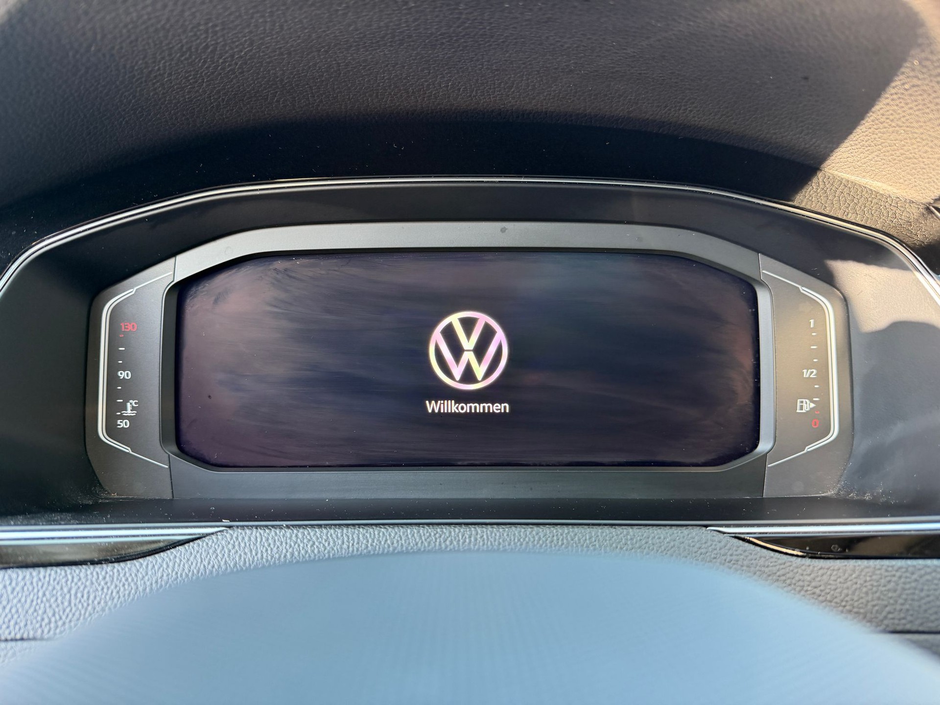 VW Passat 2.0 TDI BMT Business 4Motion DSG-image-14