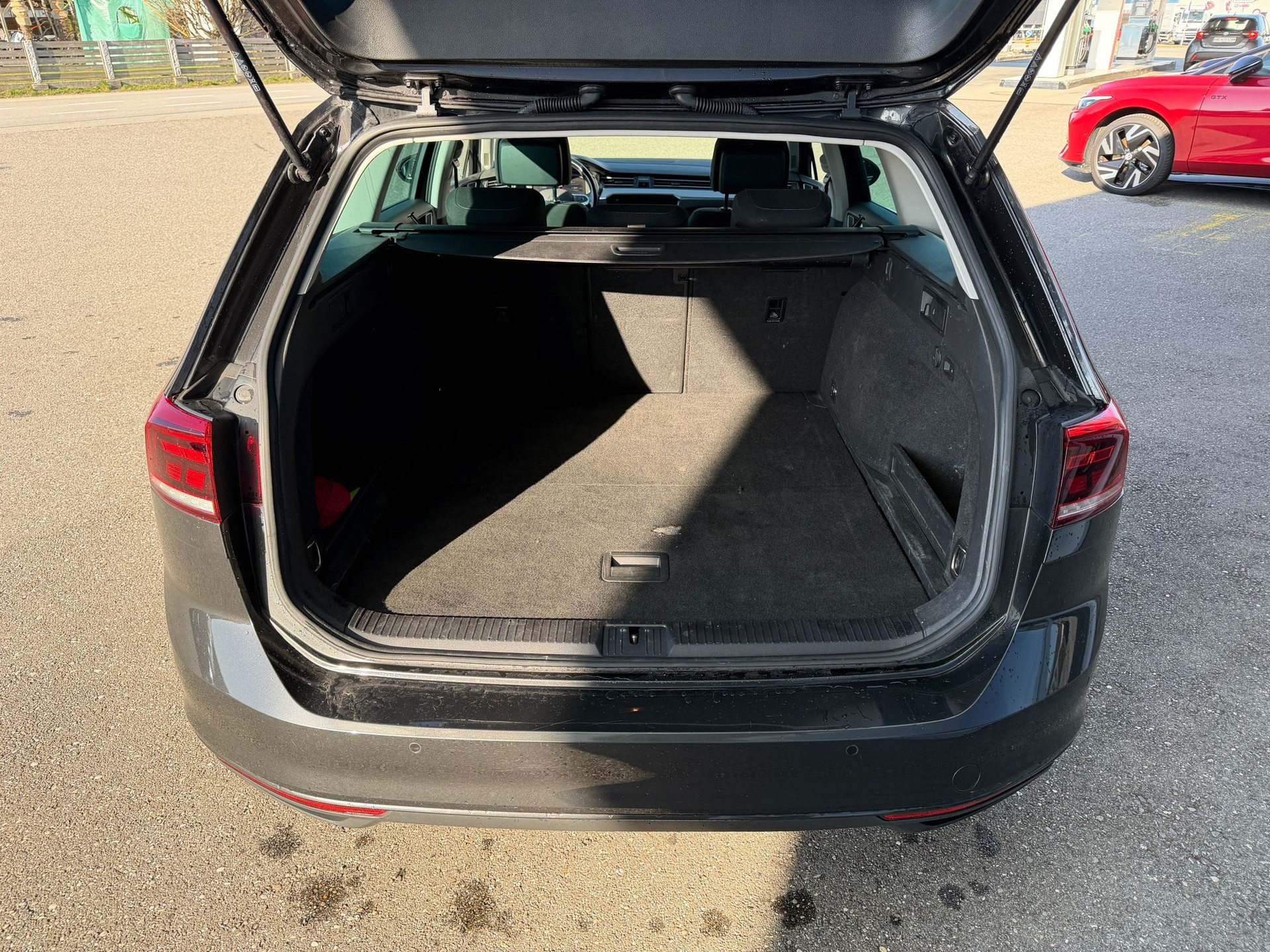 VW Passat 2.0 TDI BMT Business 4Motion DSG-image-25