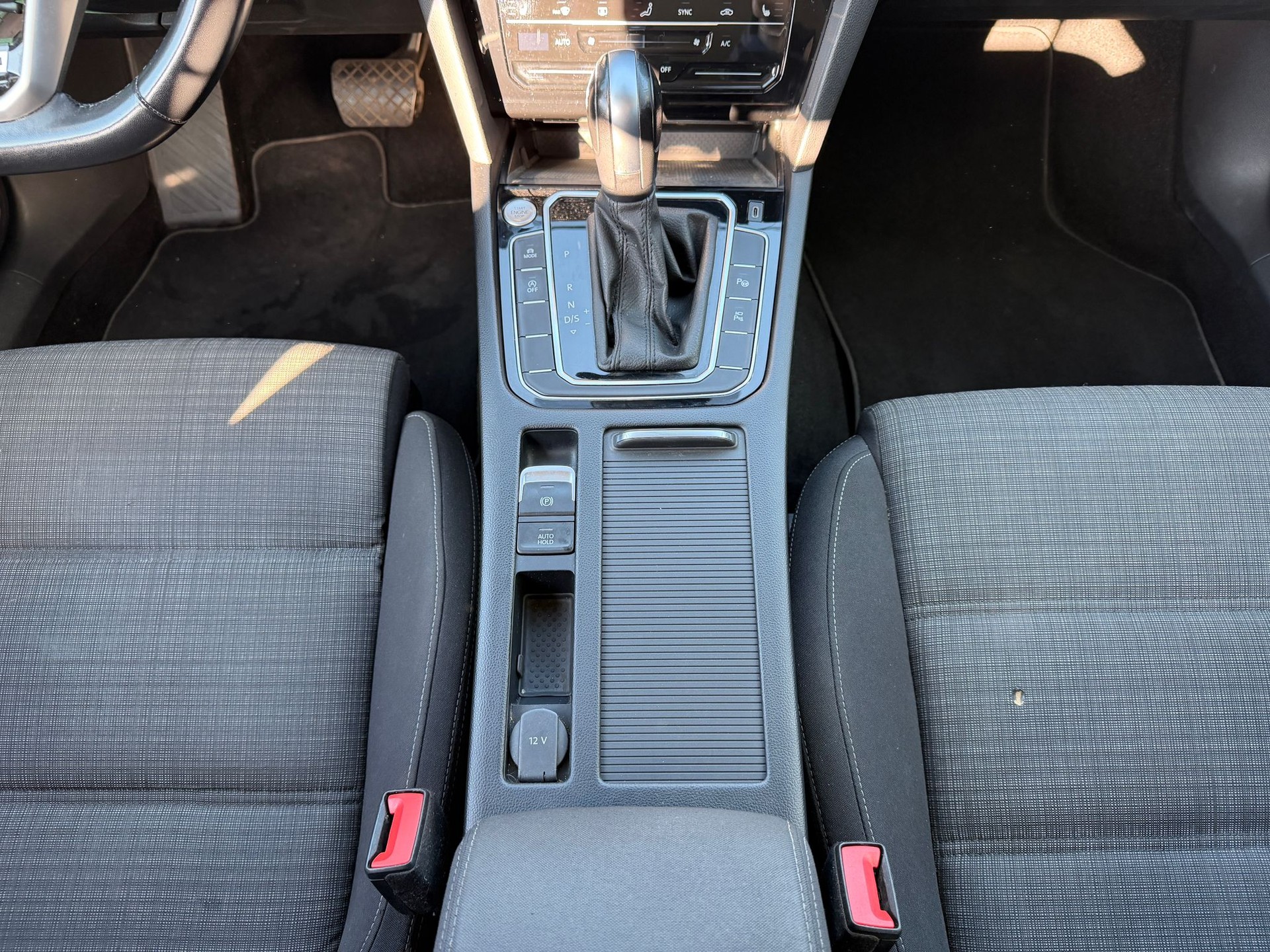 VW Passat 2.0 TDI BMT Business 4Motion DSG-image-23