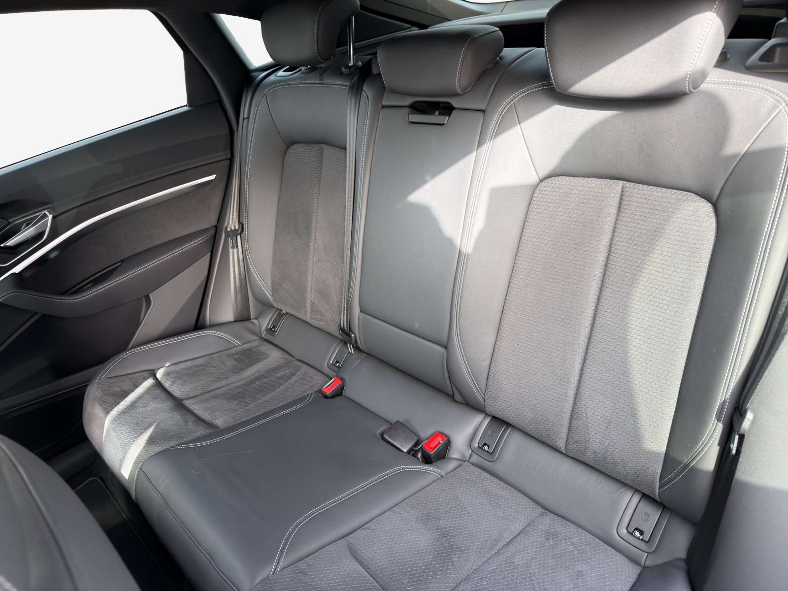 AUDI e-tron 55 Sportback Advanced quattro-image-12