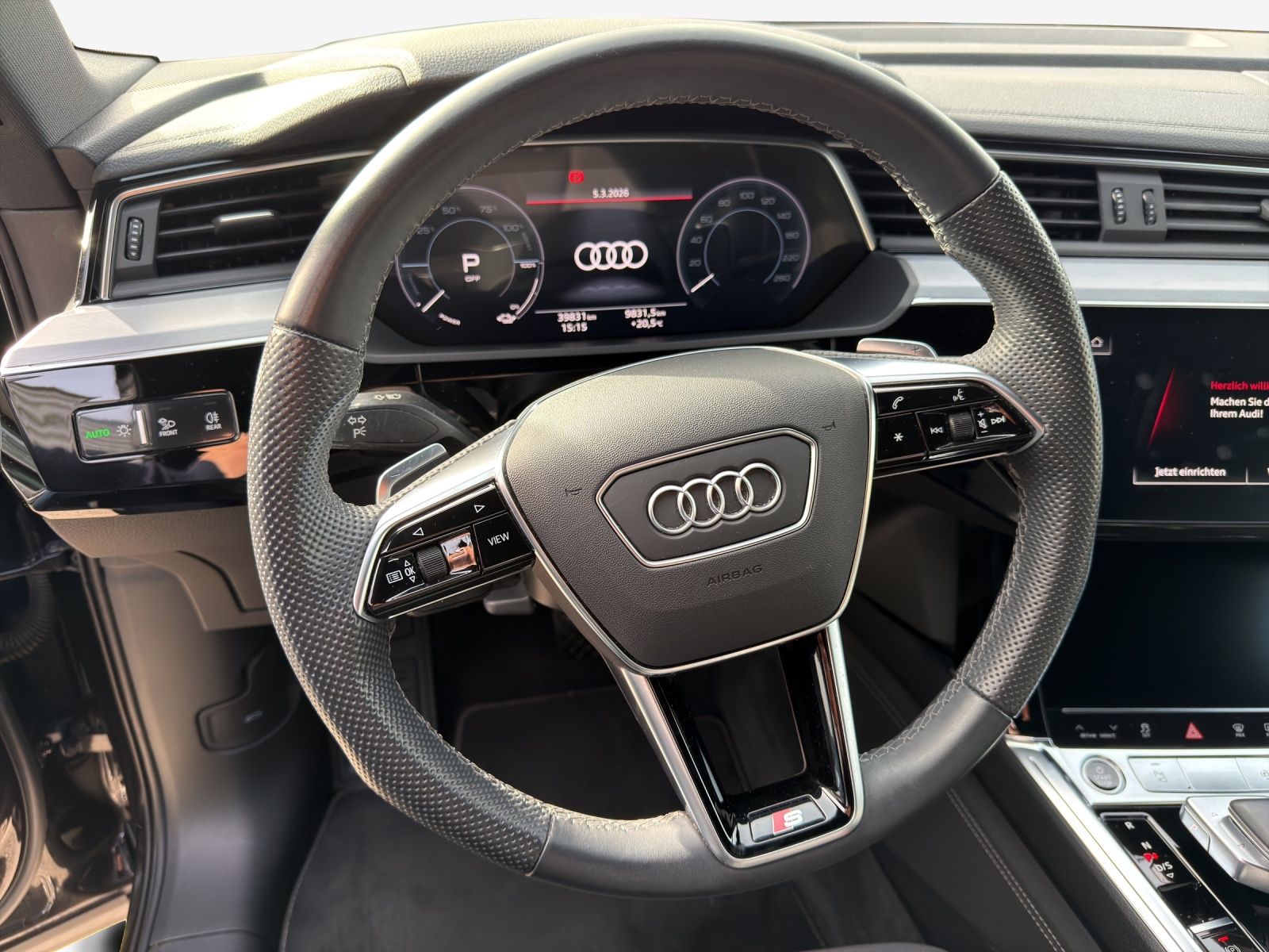 AUDI e-tron 55 Sportback Advanced quattro-image-10