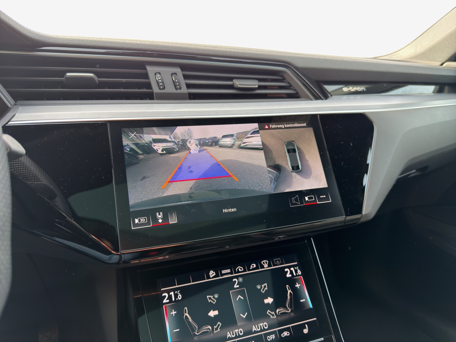 AUDI e-tron 55 Sportback Advanced quattro-image-16
