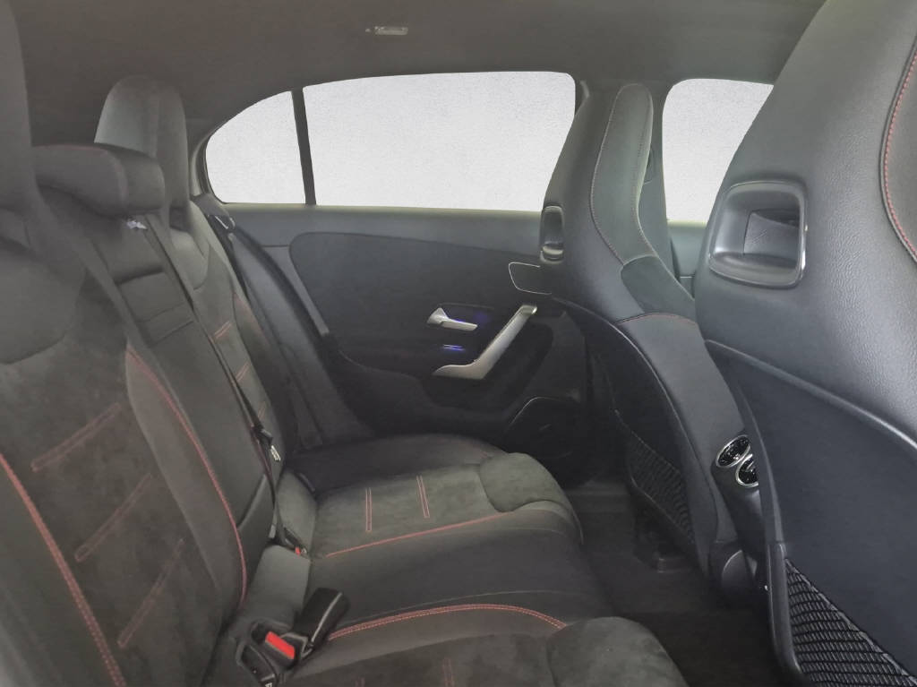 MERCEDES-BENZ A 250 AMG Line 4Matic-image-10