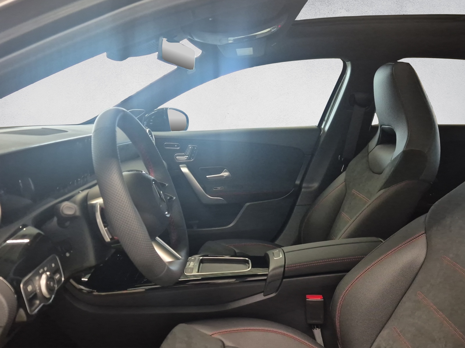 MERCEDES-BENZ A 250 AMG Line 4Matic-image-8