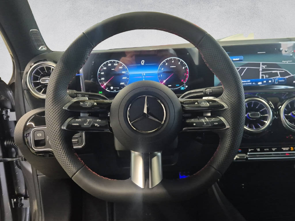 MERCEDES-BENZ A 250 AMG Line 4Matic-image-9