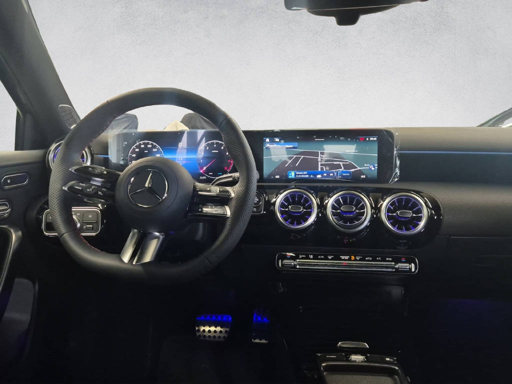 MERCEDES-BENZ A 250 AMG Line 4Matic-image-11