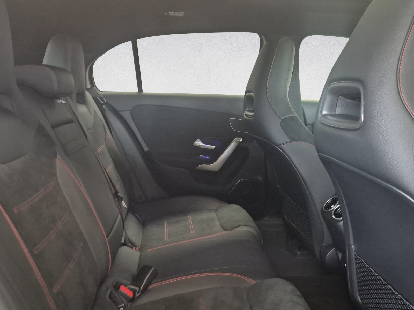 MERCEDES-BENZ A 250 AMG Line 4Matic-image-9