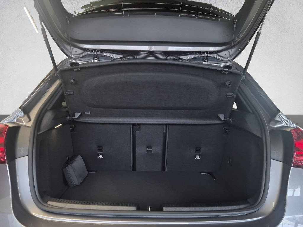 MERCEDES-BENZ A 250 AMG Line 4Matic-image-6
