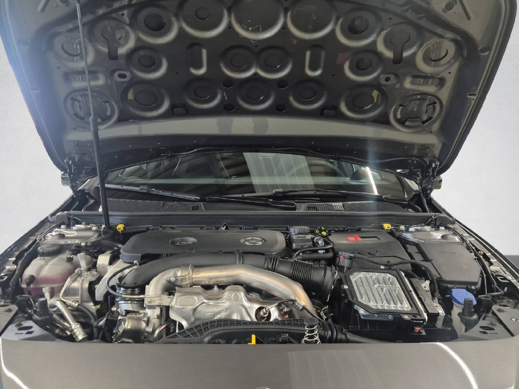 MERCEDES-BENZ A 250 AMG Line 4Matic-image-7