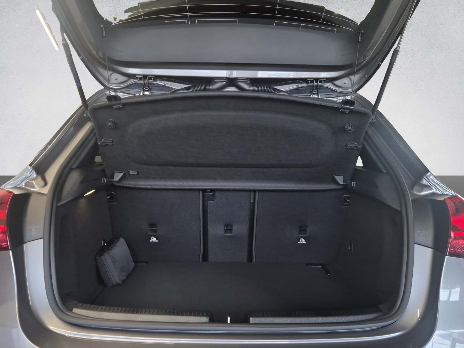 MERCEDES-BENZ A 250 AMG Line 4Matic-image-6