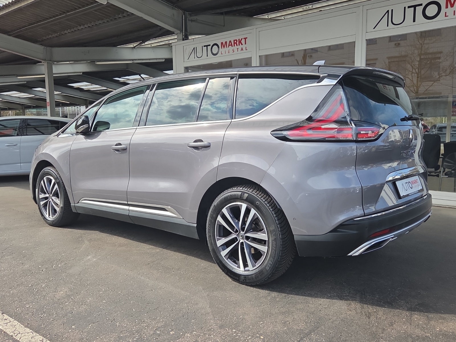 RENAULT Espace 2.0 dCi Techno EDC 6-image-2