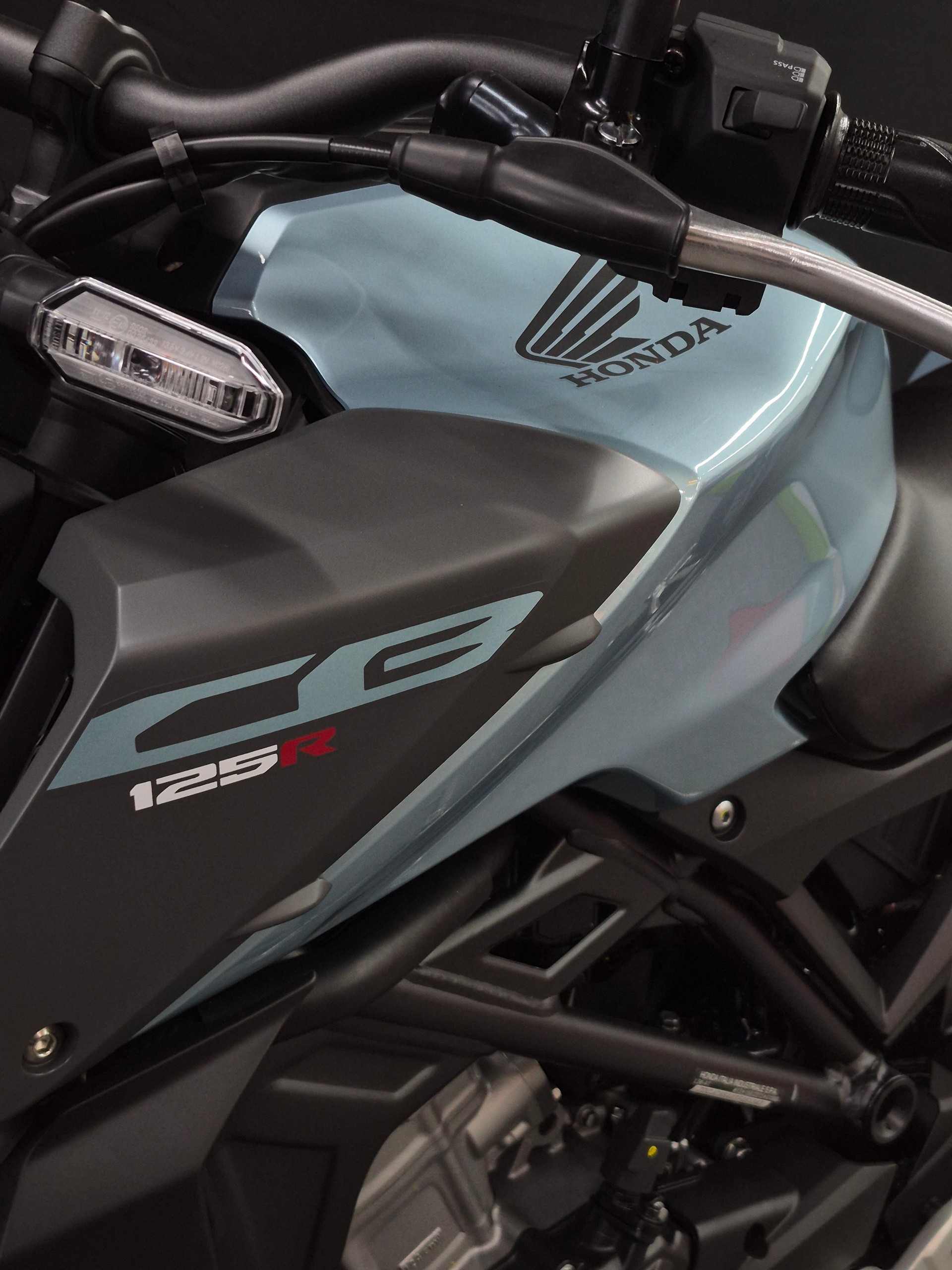 HONDA CB 125 R-showroom-element-3
