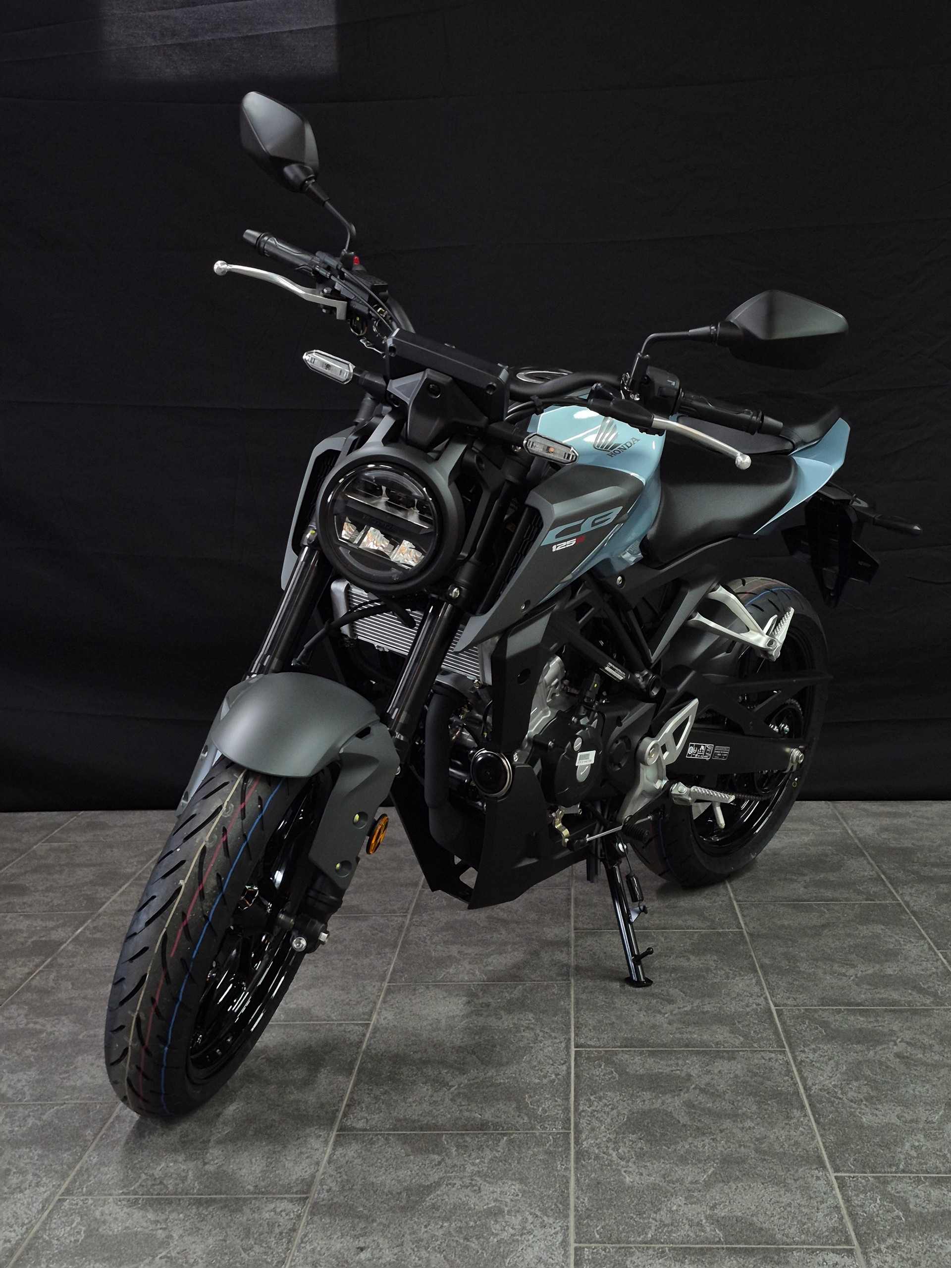 HONDA CB 125 R-showroom-element-2