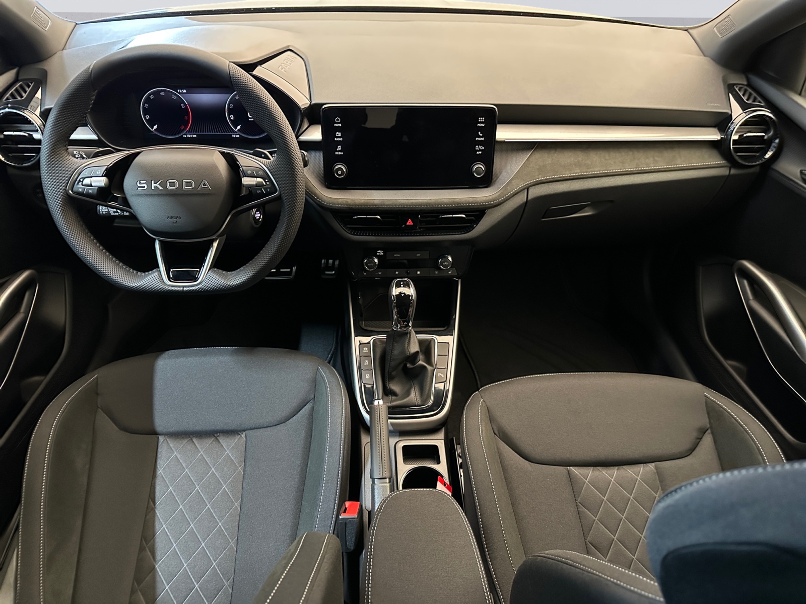 SKODA Fabia 1.0 TSI Dynamic DSG-image-9