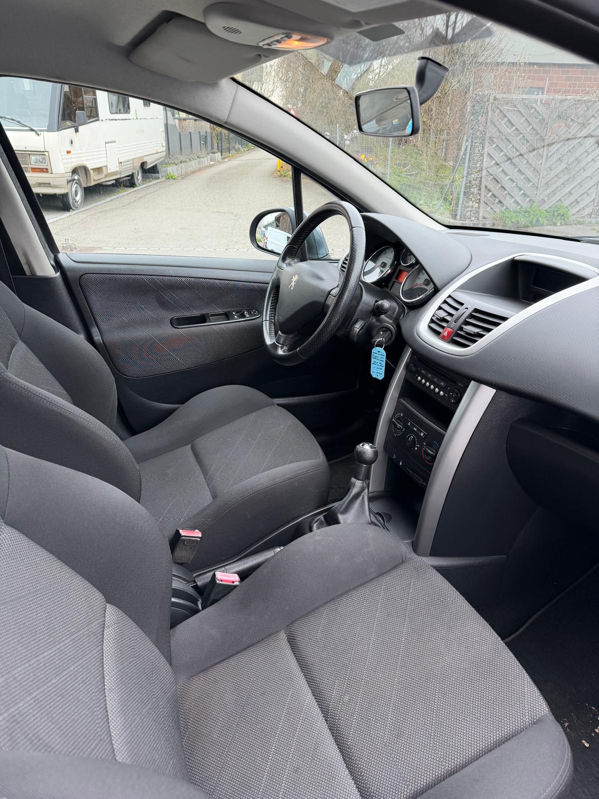 PEUGEOT 207 1.6 HDI XSI-image-9