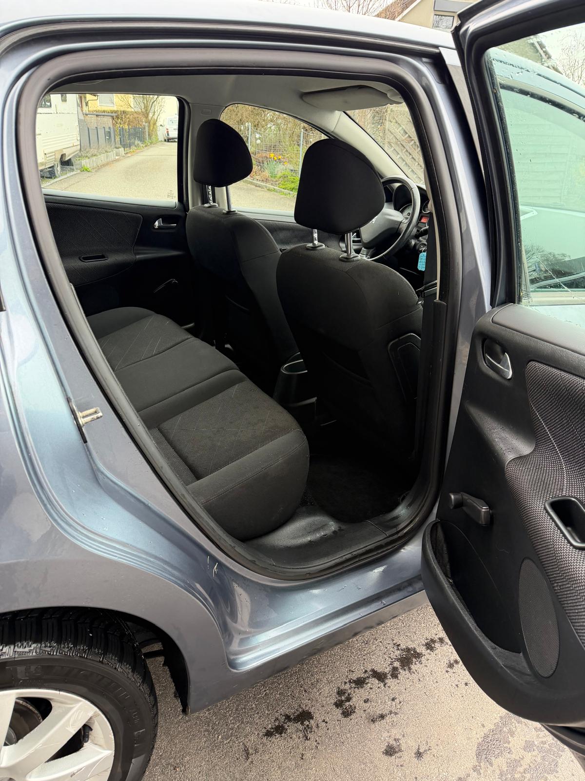 PEUGEOT 207 1.6 HDI XSI-image-10