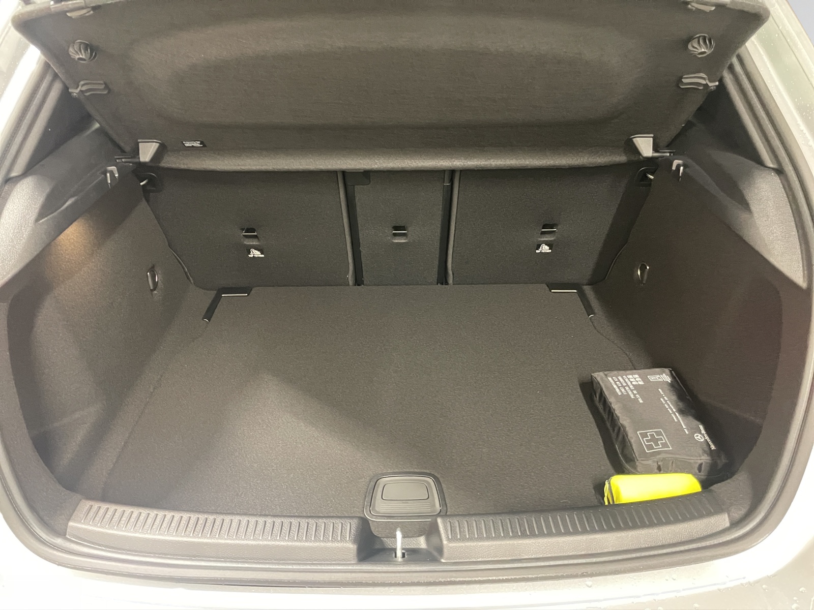 MERCEDES-BENZ A 200 Night Star 7G-DCT-image-10